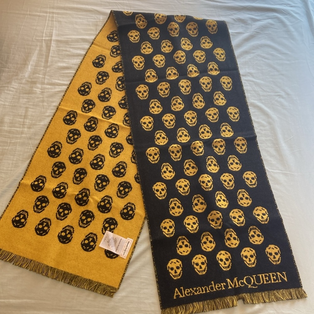 Alexander McQueen x SSENSE Reversible Scarf